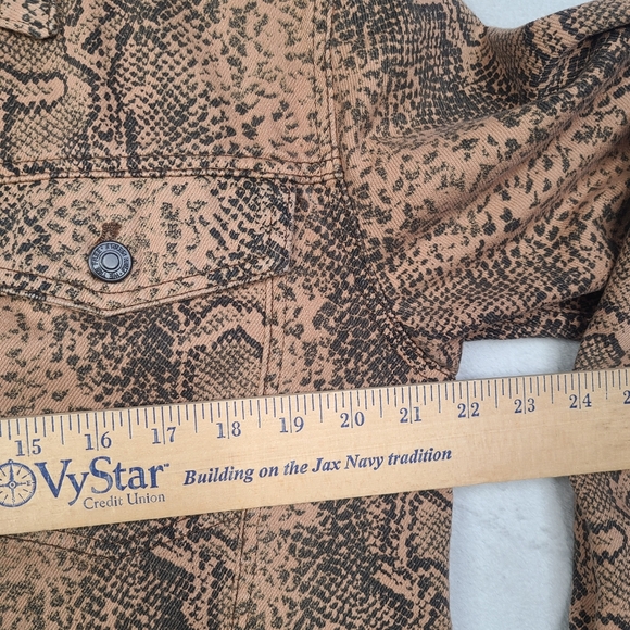 Free People Snake Print Oversized Trucker Jacket Size Medium Womens - Picture 7 of 12